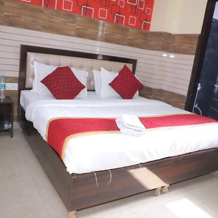 Hotel Aditya Residency Near Sector 63 Metro Station Нойда Экстерьер фото