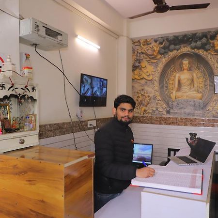Hotel Aditya Residency Near Sector 63 Metro Station Нойда Экстерьер фото