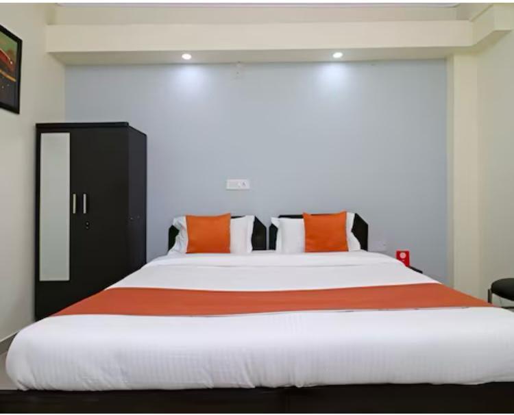 Hotel Aditya Residency Near Sector 63 Metro Station Нойда Экстерьер фото