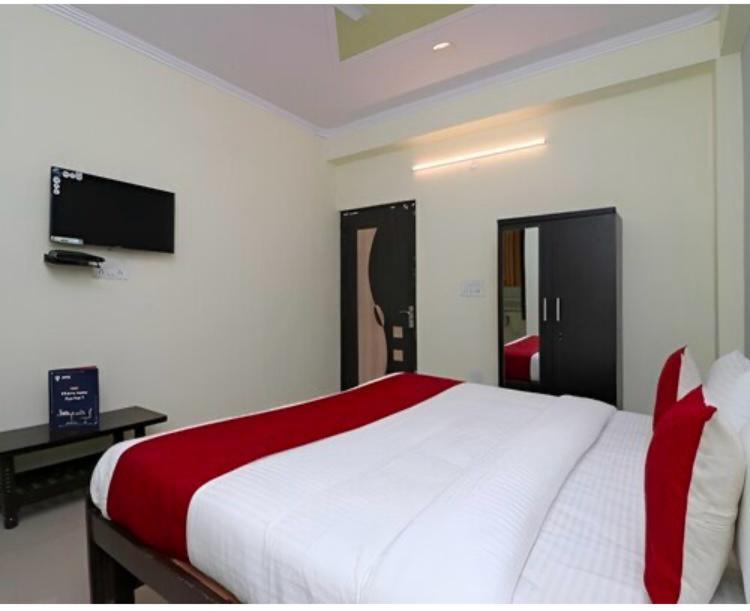 Hotel Aditya Residency Near Sector 63 Metro Station Нойда Экстерьер фото