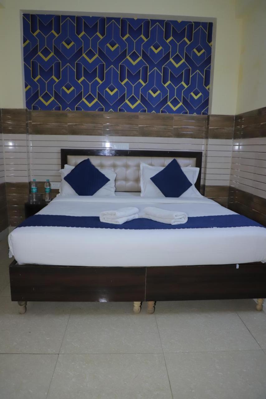 Hotel Aditya Residency Near Sector 63 Metro Station Нойда Экстерьер фото