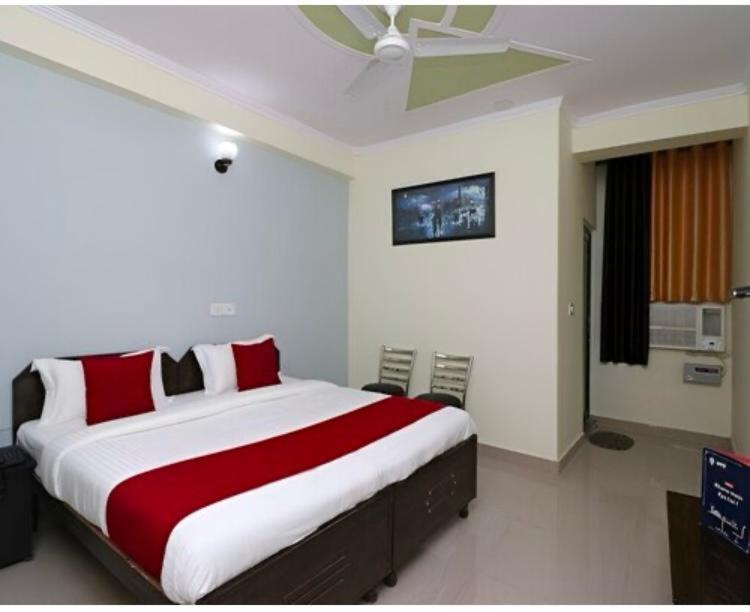 Hotel Aditya Residency Near Sector 63 Metro Station Нойда Экстерьер фото