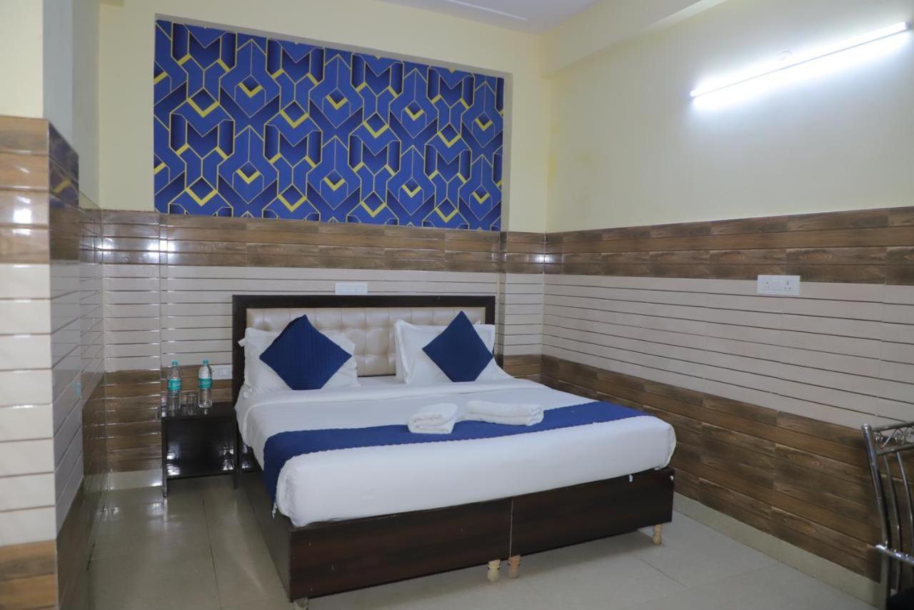 Hotel Aditya Residency Near Sector 63 Metro Station Нойда Экстерьер фото