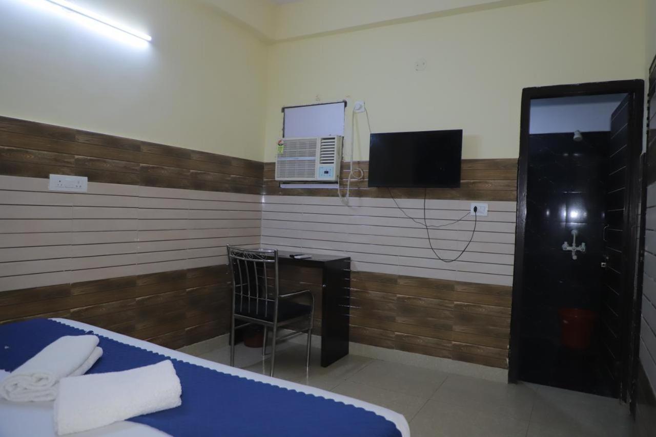 Hotel Aditya Residency Near Sector 63 Metro Station Нойда Экстерьер фото