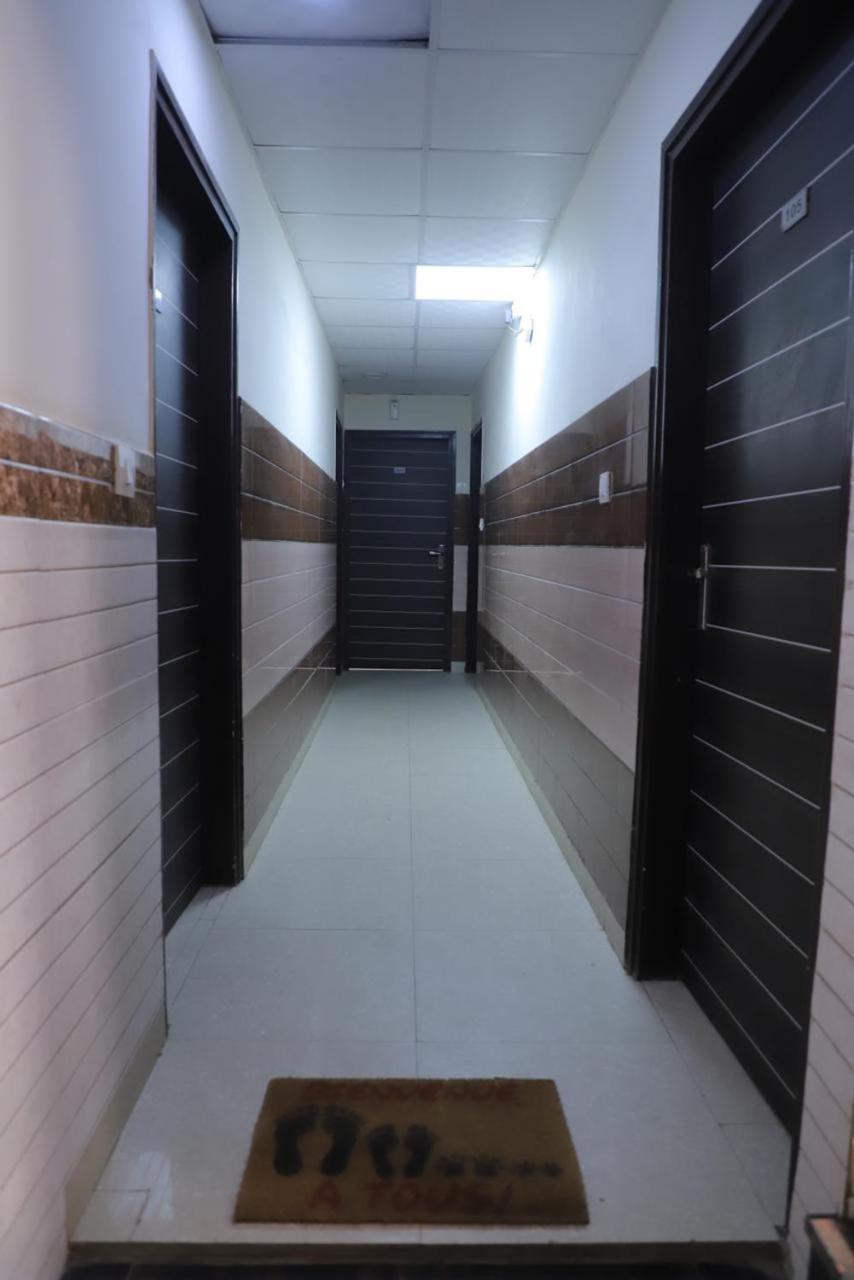 Hotel Aditya Residency Near Sector 63 Metro Station Нойда Экстерьер фото