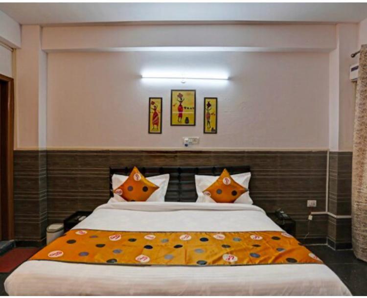 Hotel Aditya Residency Near Sector 63 Metro Station Нойда Экстерьер фото